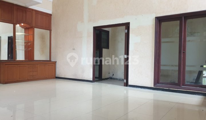 For Sale / For Rent Central Park Mulyosari House - Unfurnished 2