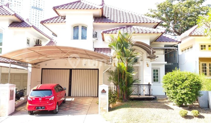 Disewakan Rumah Pakuwon Indah Villa Regency