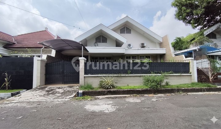 Dijual Rumah Dharmahusada Indah Utara