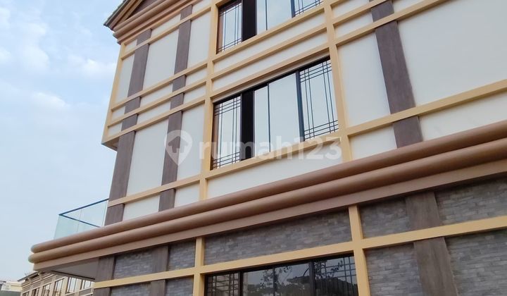 Disewa Brand New Rukan Korean Town Hoek di Green Lake City