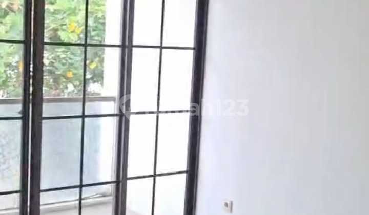 Disewakan Rumah East Asia di Green Lake City 2