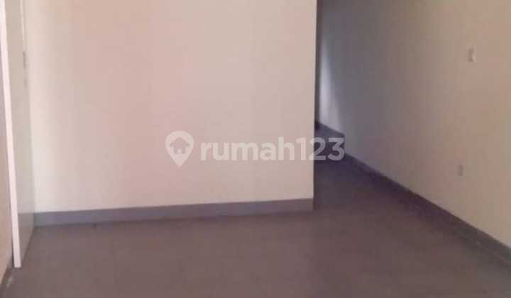 Disewa Rumah Luas Siap Huni Sudah Rapih di Green Lake City 2