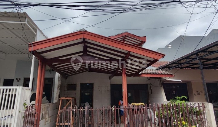 R01-0276 For Sale Standard 5-Bedroom House in Kopyor Timur, Kelapa Gading, North Jakarta