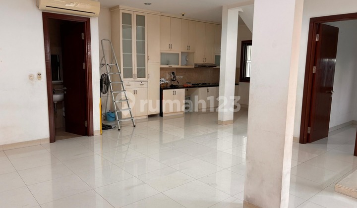 Dijual Cepat Rumah Hook 3 Lantai Minimalis di Puri Intan Kelapa Gading - Harga 3,2M 2