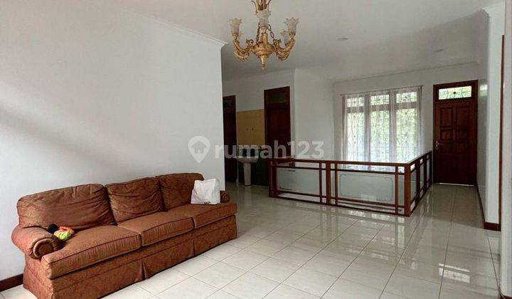 R02 0156 Disewakan Rumah Hoek Huk Klasik Area Senopati Scbd Jakarta Selatan  2