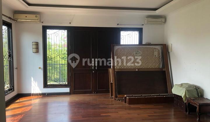 R02-0239 DIJUAL CEPAT RUMAH SIAP HUNI ADA KOLAM RENANG ATTIC ROOM KOMPLEK WALLET PERMAI PIK JAKARTA UTARA 2