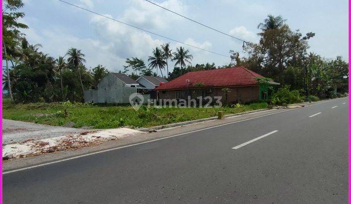 5 Menit Bandara Adi Sucipto Jogja, Tepi Jalan Aspal  1