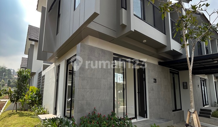 Rumah Baru 2 Lantai Posisi Strategis Di Kota Baru Parahyangan