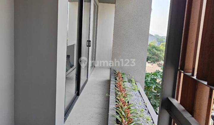 Rumah Mewah Full Renov Semi Furnished di Kota Baru Parahyangan 1