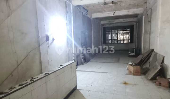 Row Houses Roadside Jln Yos Sudarso 2