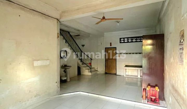 2.5-Story House on Jln Bilal Gg Fatimah, Medan Timur 2