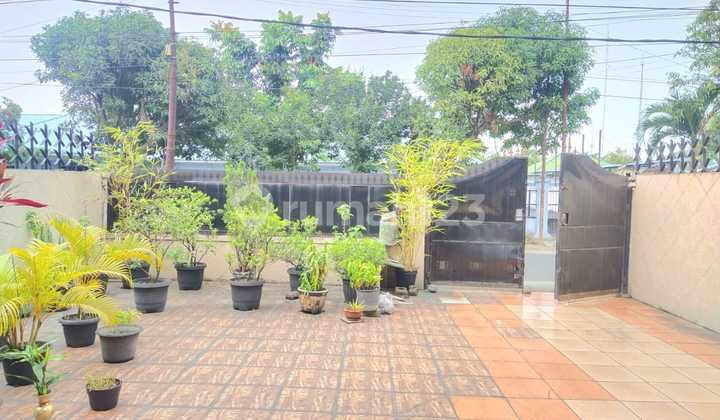 Villa on Padang Golf Street, Medan Polonia Area, Fully Furnished