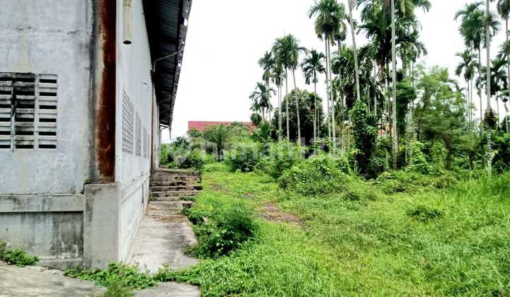 Land and Warehouse by the Roadside in Asam Kumbang Area Land and Warehouse by the Roadside in Asam Kumbang Area
