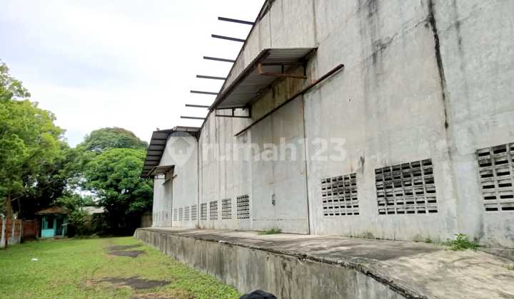 Land and Warehouse by the Roadside in Asam Kumbang Area Land and Warehouse by the Roadside in Asam Kumbang Area