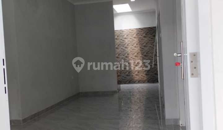 Nice House in Lippo Cikarang, Strategic Location. 2