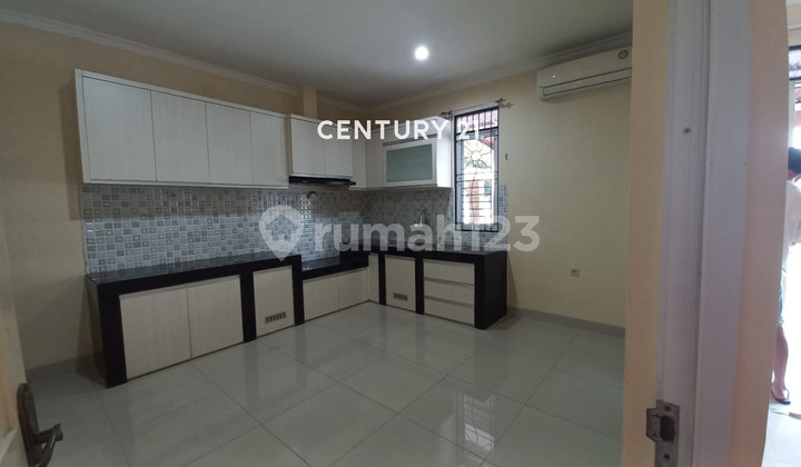 Nice Ready-to-Occupy House in Meadow Green Cluster, Lippo Cikarang 2