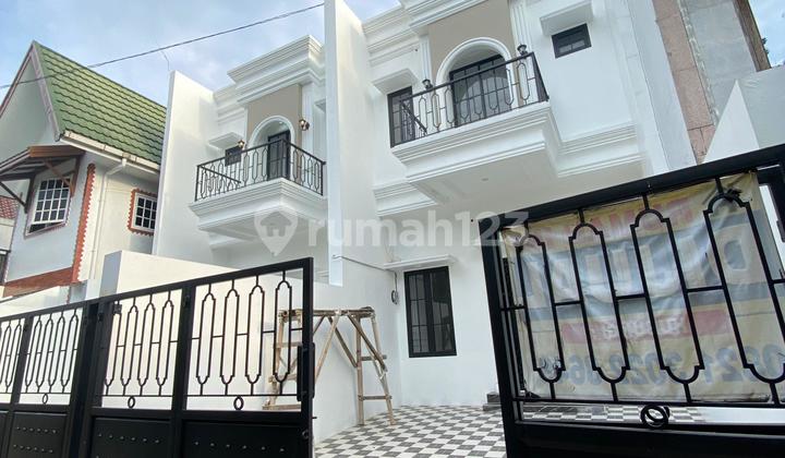 For Sale Cheap Luxury American Classic House in Ciledug Area 2
