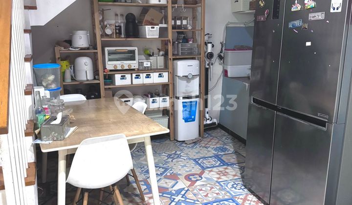 House for Sale in a Complex with a Very Strategic Location in Puri Beta 2