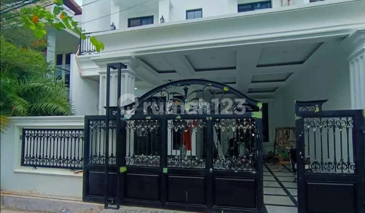 Rumah Mewah Claasic di Dalam Komplek 2