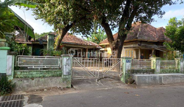 Tanah Bonus Rumah Tua SHM Dekat Kraton Jl. Mantrigawen Jogja 2