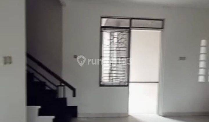 Dijual rumah depan taman di metland transyogi 2