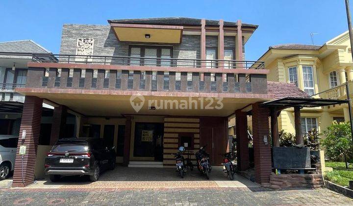 Dijual rumah dua tampak muka di kota wisata 1