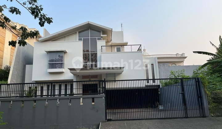 Dijual Cepat Rumah 2 Lantai SHM Bagus di Pik 1