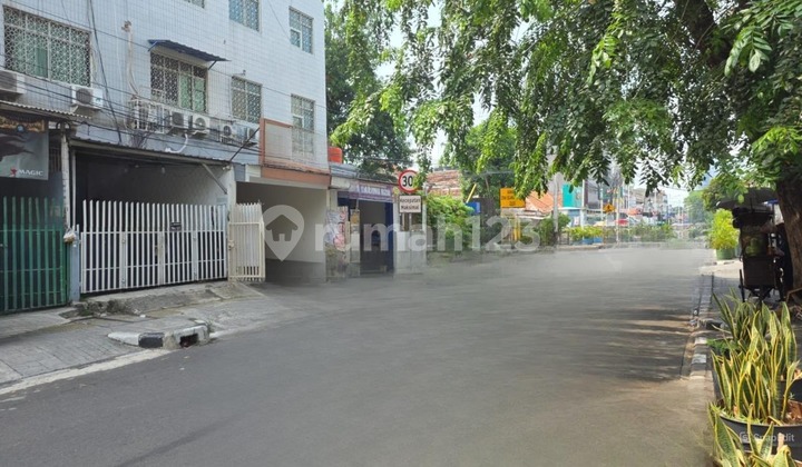 Rumah 3,5 Lantai Cocok Untuk Usaha di Grogol, Jakarta Barat 2