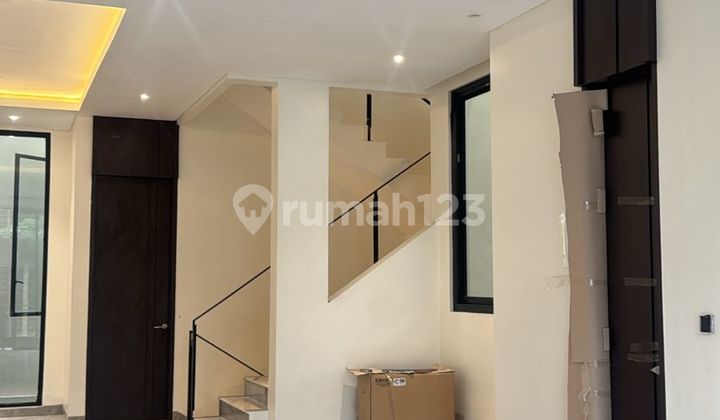 Rumah Baru Milenial 4 Lantai di Permata Buana, Puri Indah 2
