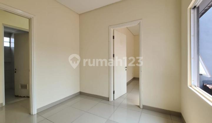 Rumah Uk 10x25 Bagus di Green Lake City Cipondoh, Tangerang 2