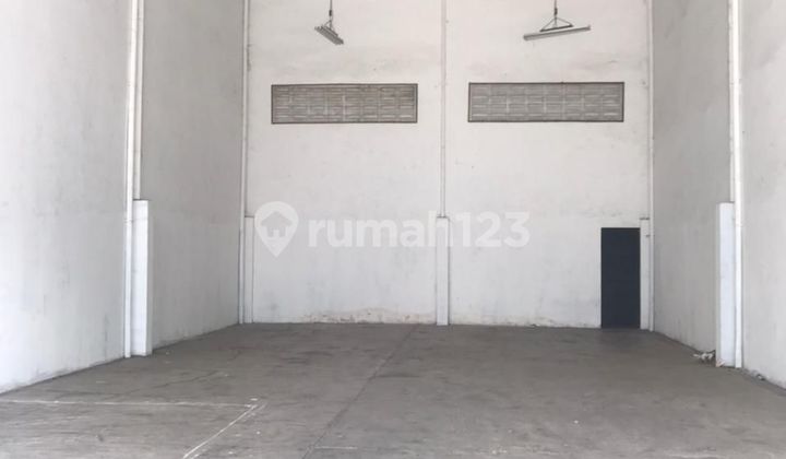 Warehouse for rent at Bizzpark, size 9x24, located in Daan Mogot.