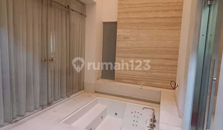 Rumah Bagus Semi Furnished di Pantai Indah Kapuk, Jakarta Utara