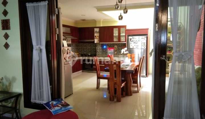 Dijual Rumah 2 Lantai Bagus di Depok Lama