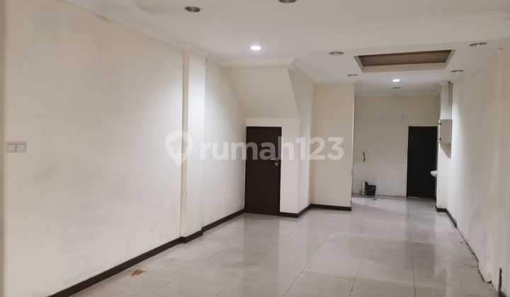 For Sale: 3-Story Shinta Plaza Shop House in Karawaci, Tangerang 2