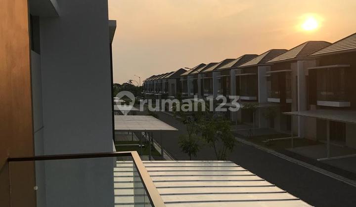 Disewakan Rumah Bagus 2 Lantai Hoek di PIK 2