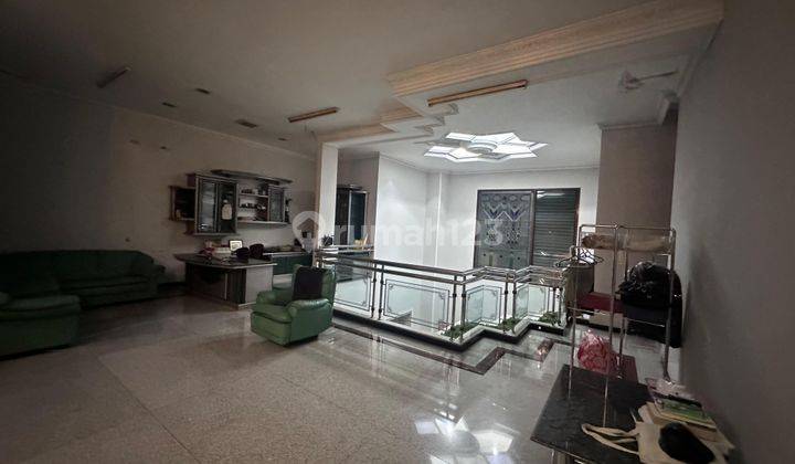 Disewakan Rumah 2 Lantai Furnished di Pluit Kencana 2