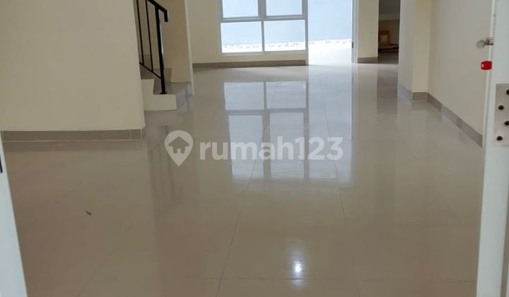 Neatly Renovated House Ready to Occupy in BSD Griya Loka, Tangerang 2