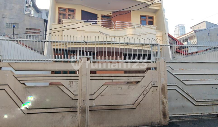 Dijual Rumah Kebon Kacang 2 Lantai di Tanah Abang, Jakarta Barat