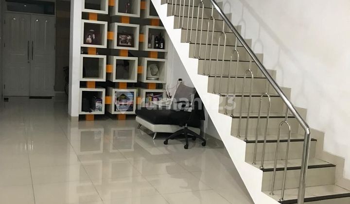 Dijual Rumah SHM 2 Lantai Semi Furnished di PIK 2