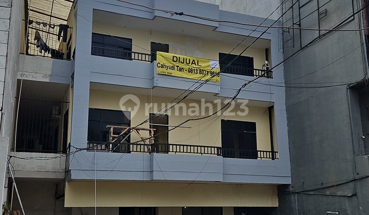 Kos. Beside Jalan Mangga Besar Raya. Building. 3 Floors 2