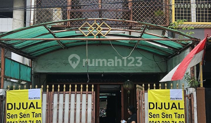 Rumah Karang Anyar Jalan A .Pingir Jalan Raya. 3 Lantai Rumah Karang Anyar Jalan A .Pingir Jalan Raya. 3 Lantai