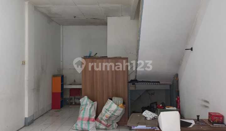 For Sale 2.5-Story Menceng House on Jl. Sumbawa, West Jakarta 2