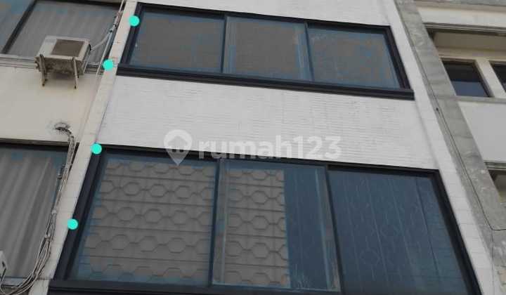 4-Story Shop House for Rent on Jl. Tanjung Selor, Gambir, Central Jakarta 2