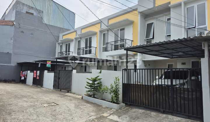 Dijual Rumah 2 Lantai di Taman Semanan Indah