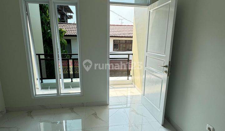 Rumah Minimalis Modern 2 Lantai di Pondok Kelapa 2