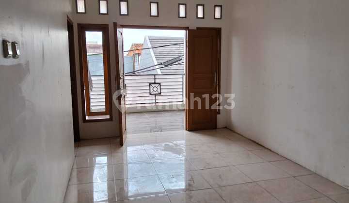 Rumah Minimlais 2 Lantai Dalam Perumnas Klender