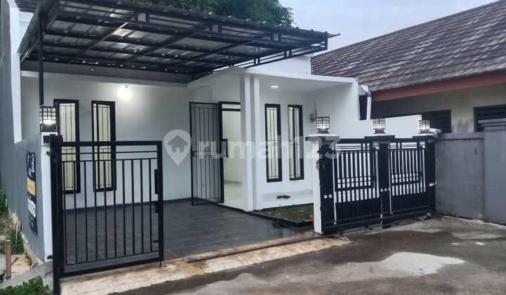 Modern Minimalist House in Cisauk Mini Cluster Modern Minimalist House in Cisauk Mini Cluster