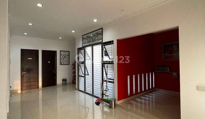 Rumah Modern 2 Lantai Pinggir Jalan Dalam Cluster Jagakarsa 2