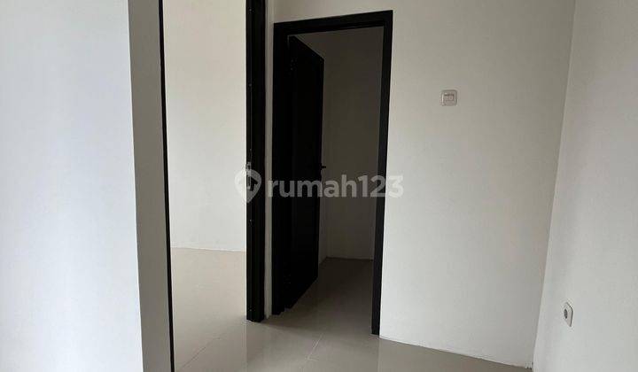 Rumah Minimalis Modern  3 Lantai dalam Perumahan Cawang 2