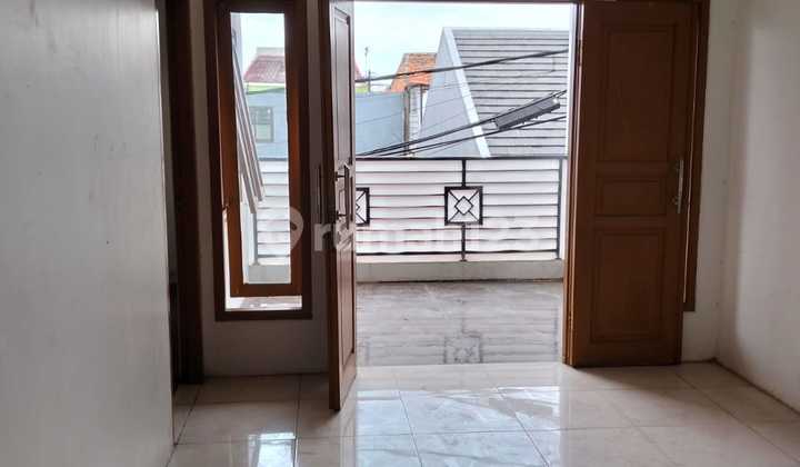 Rumah Minimlais 2 Lantai Dalam Perumnas Klender 2